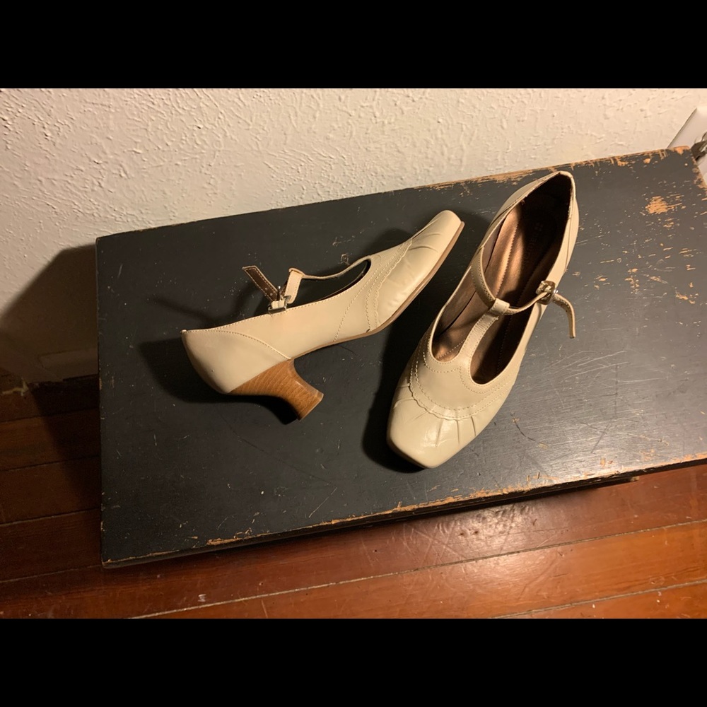 TStrap leather Naturalizer